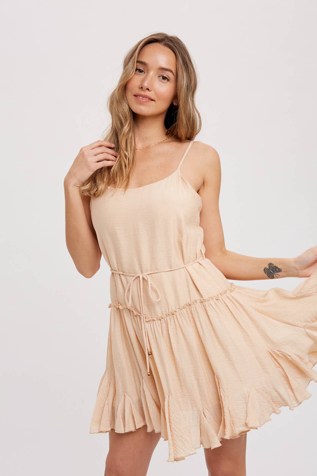 RUFFLED SWING CAMI DRESS: BEIGE