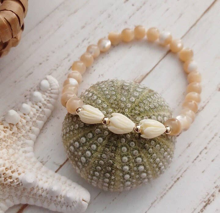 Natural Mother of Pearl Bracelet | Pikake Flower | Stretchy : 14k Gold Filled Balls