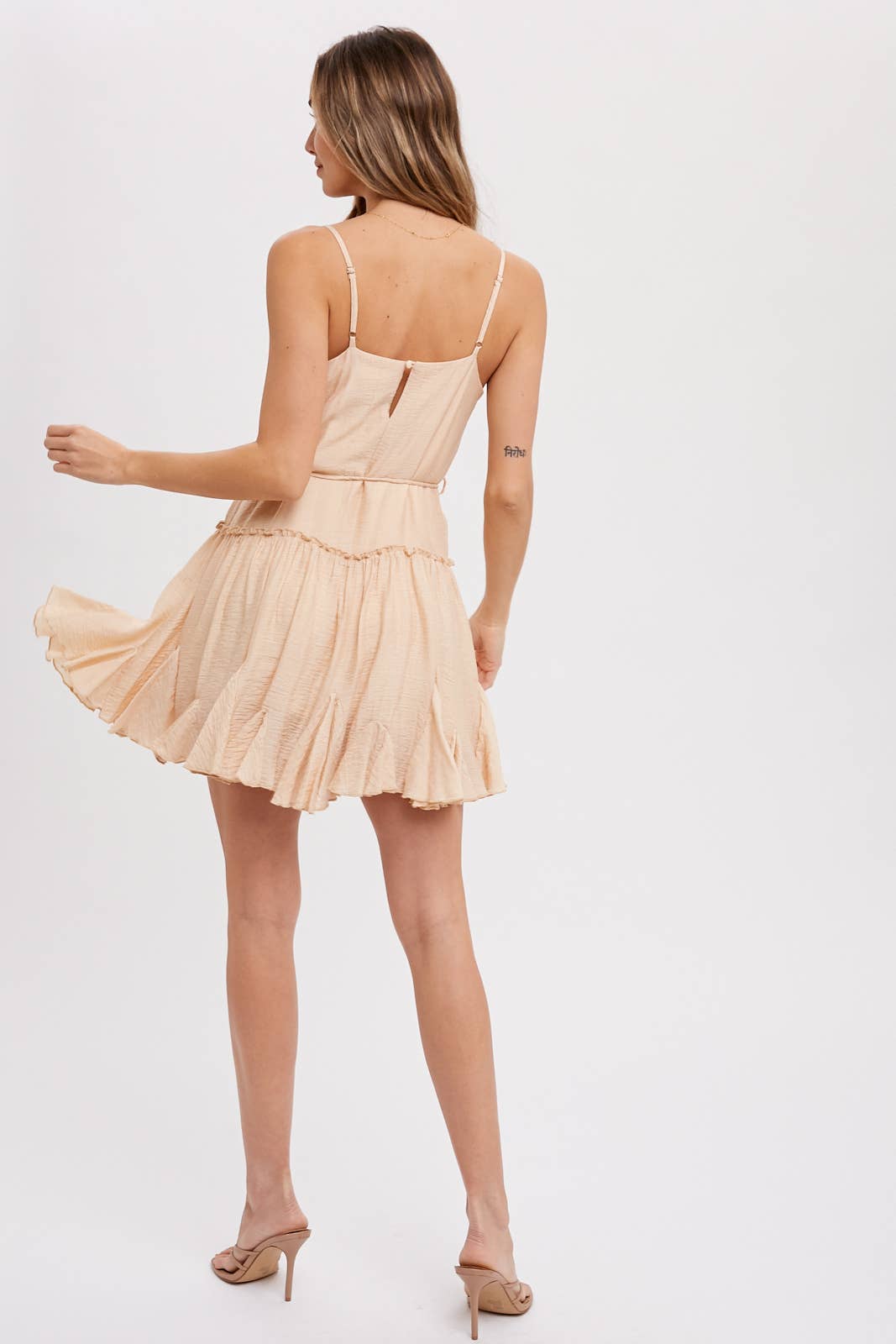 RUFFLED SWING CAMI DRESS: BEIGE
