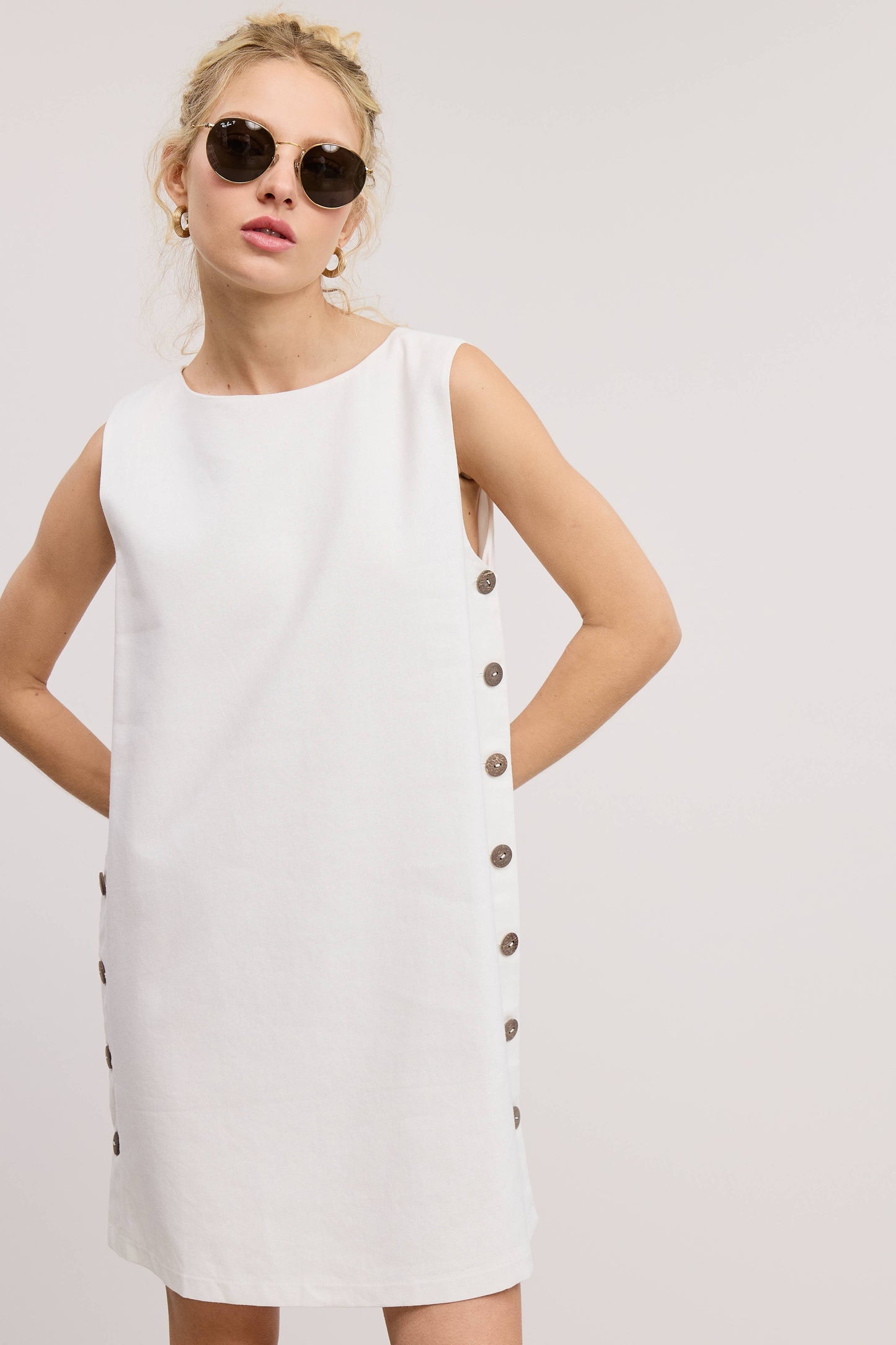 Wooden Side Button Detail Sleeveless Linen Mini Dress: IVORY