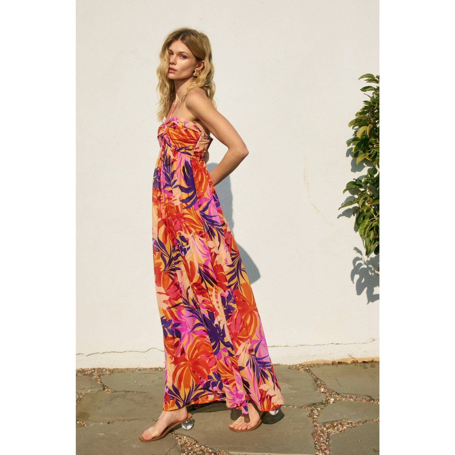 Coastal Cruising Ruched Babydoll Maxi Dress: SUNSET FRONDS