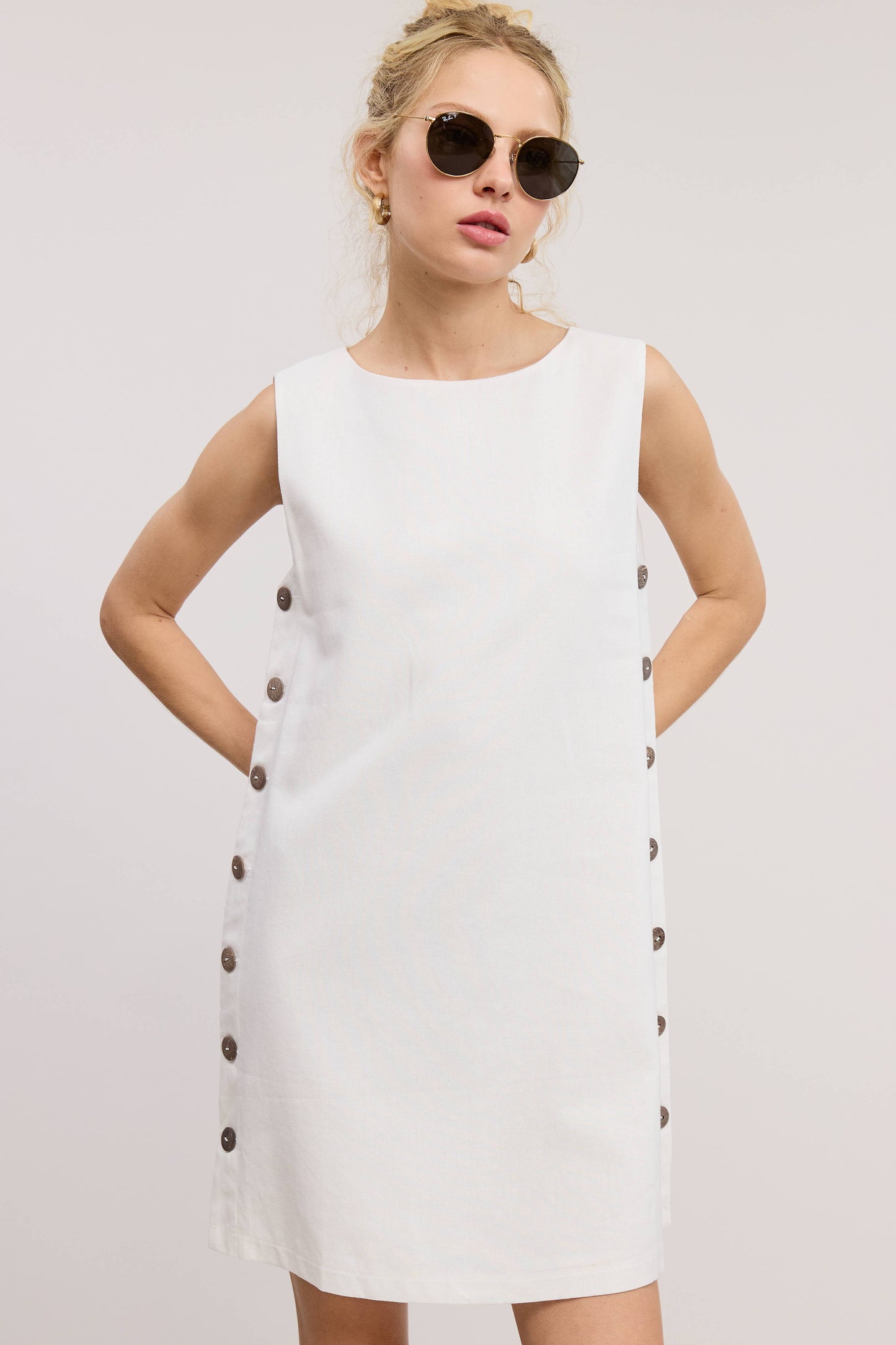 Wooden Side Button Detail Sleeveless Linen Mini Dress: IVORY