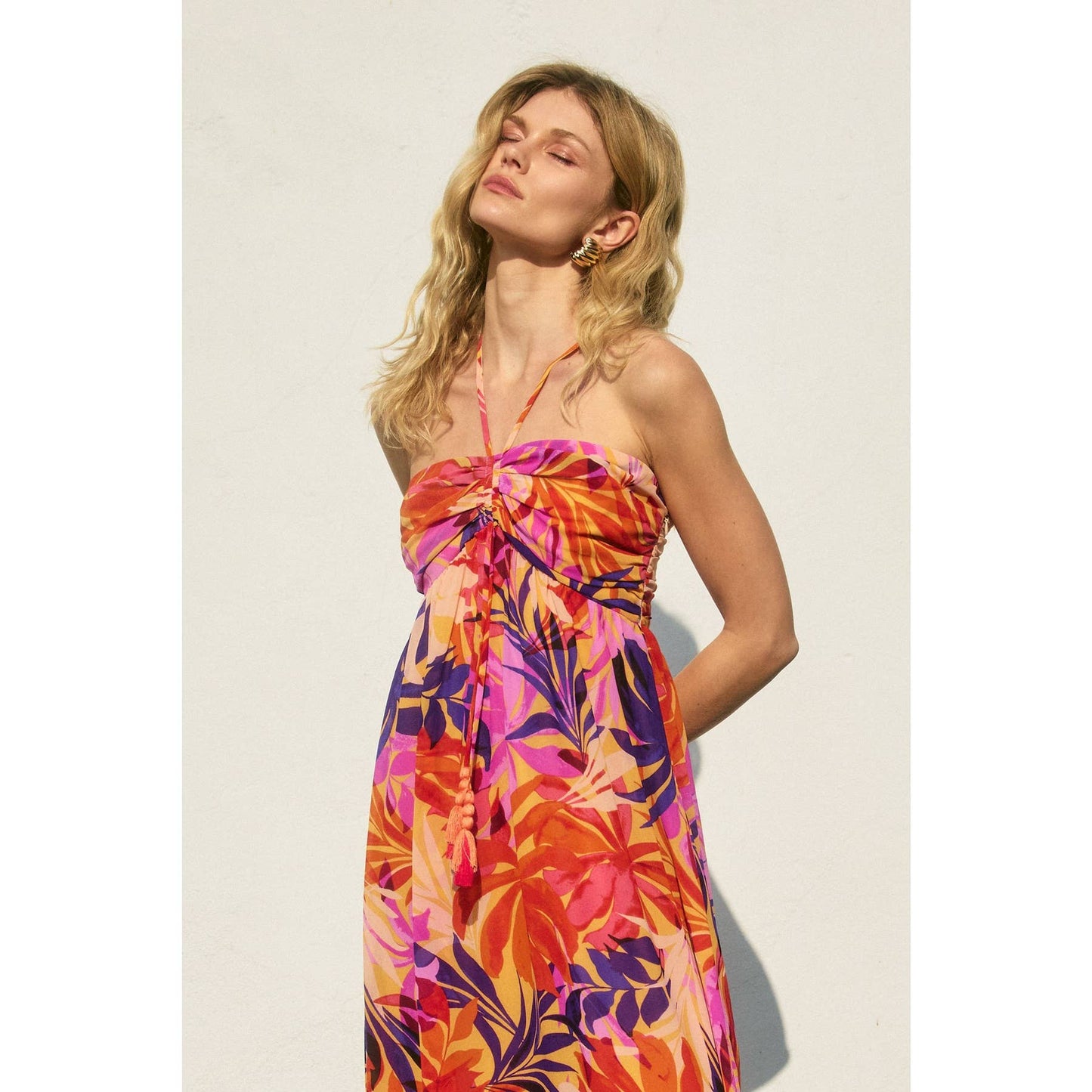 Coastal Cruising Ruched Babydoll Maxi Dress: SUNSET FRONDS